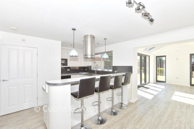 11, Pinova Close, Crawley photo 4