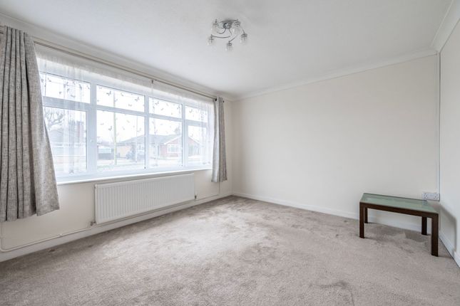 22 Dedham Drive, Lowestoft photo 4