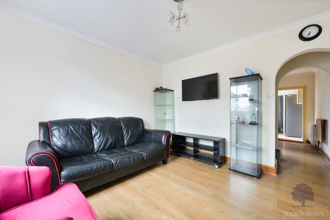 233, Tamworth Lane, Mitcham photo 3