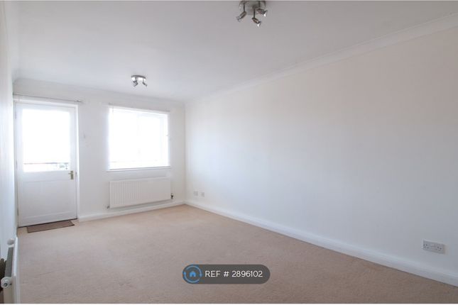 Flat, Cedars House Cedars Road, Maidenhead photo 2