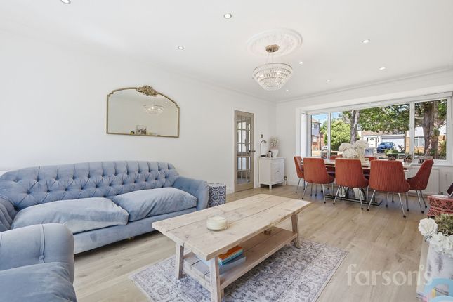 20 Spurgate, Brentwood photo 3