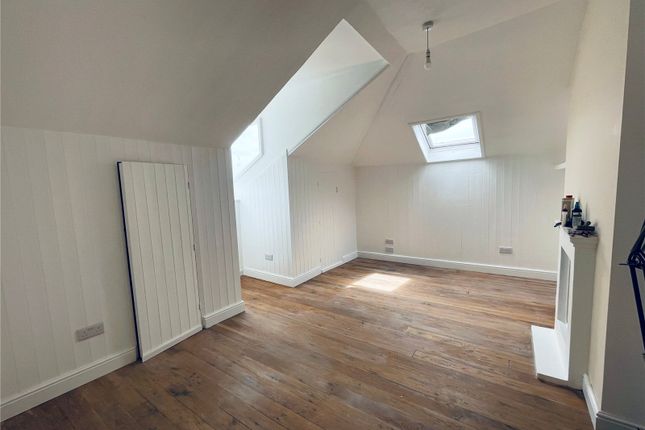 Flat 1, King Charles Court,, Grove Road, Isle of Wight photo 3