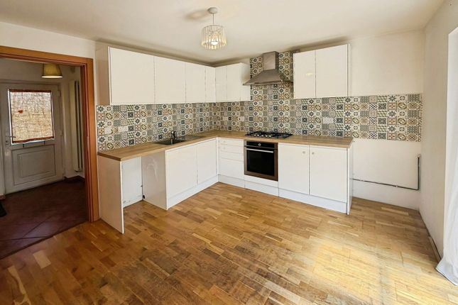 26, Tregarne Close, Swansea photo 2
