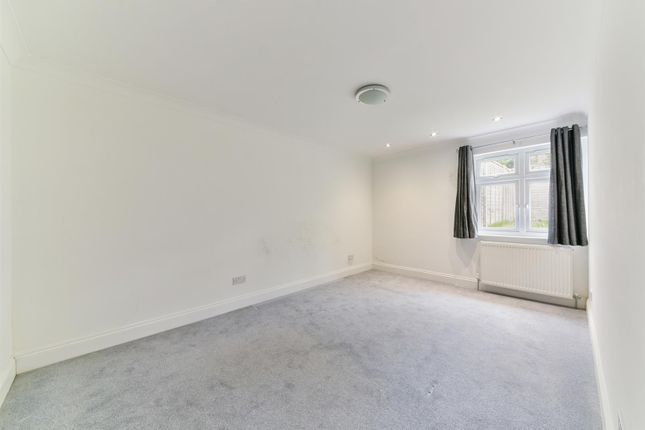 Reddown Road, Coulsdon photo 4