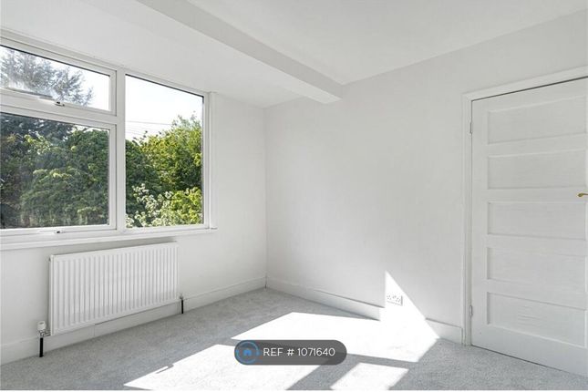 Hillcrest Road, London photo 4