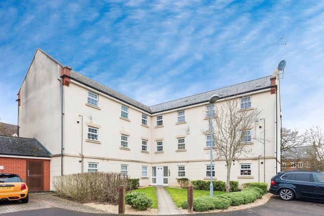 Flat for sale in Deneb Drive, Swindon