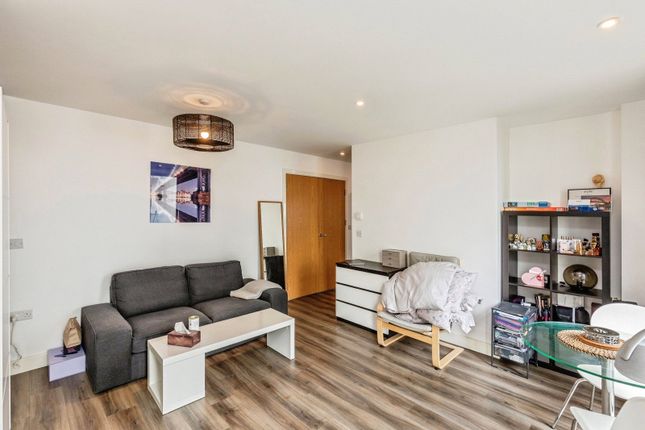 Flat 129, Invicta,, Millennium Promenade, Bristol photo 2