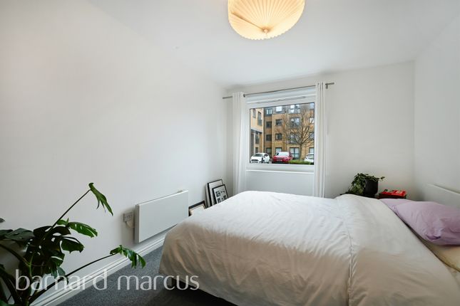 Flat for sale in Effra Parade, London