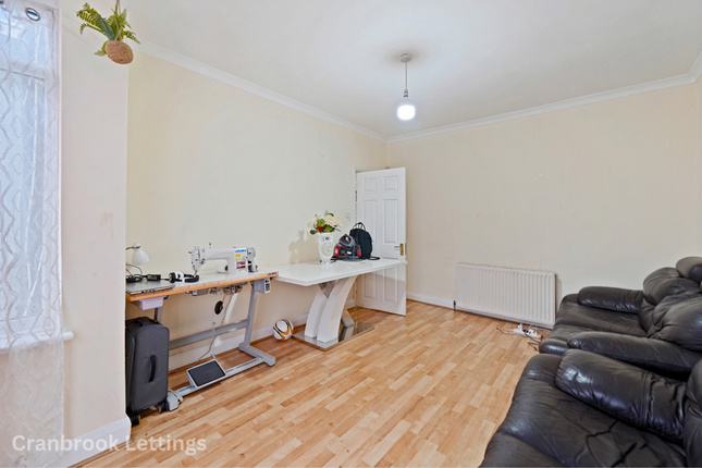 91, Springfield Drive, Ilford photo 3
