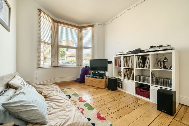 14 Margaret Road, Barnet photo 4