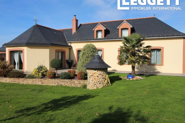 Thumbnail Villa for sale in La Selle Craonnaise, Mayenne, Pays De La Loire