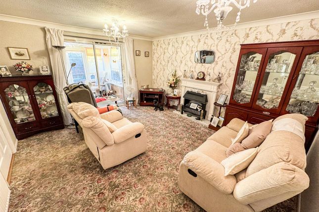 4, Minehead Close, Corby photo 2