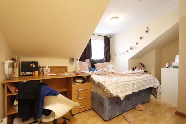 De Beauvoir Road, Reading photo 5