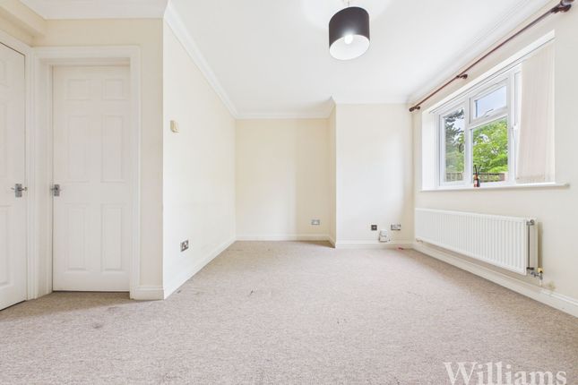 151 Holly Drive, Aylesbury photo 3