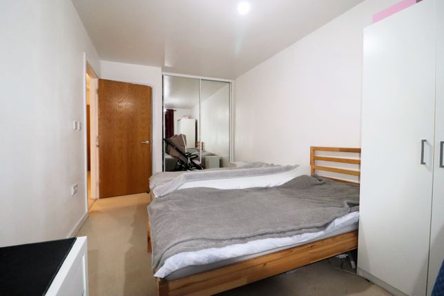 Flat for sale in Memorial Heights, Monarch Way, Ilford