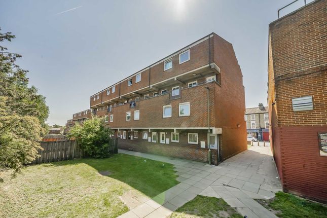 Thumbnail Flat for sale in Prince Of Wales Close, London