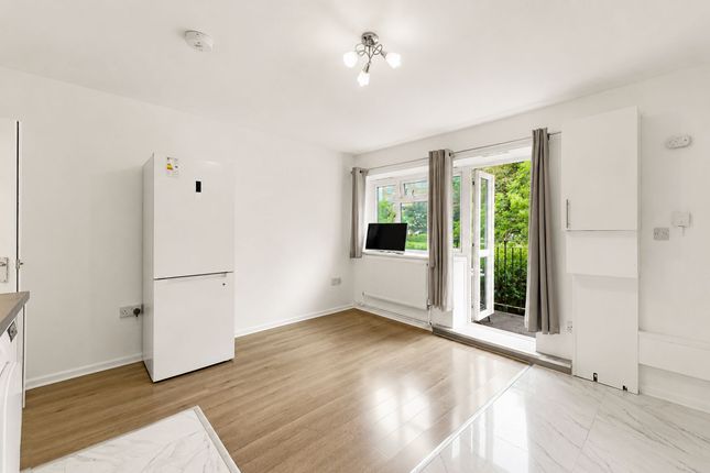 47 Chobham Gardens, London photo 2
