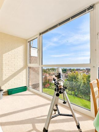 De La Warr Road, Bexhill-On-Sea photo 2