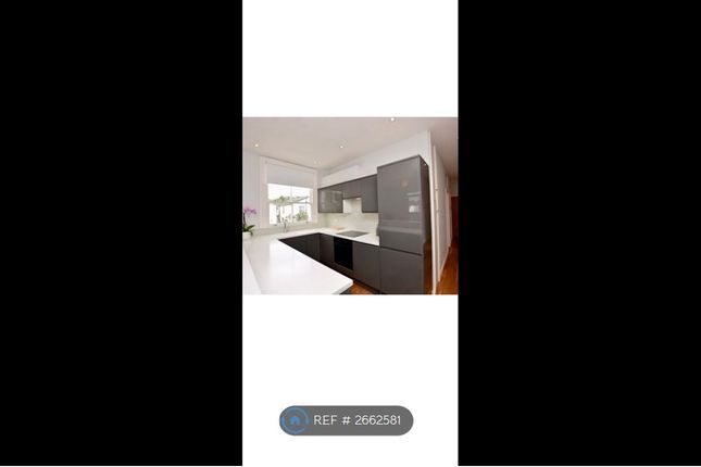 Flat, Feltham Avenue, East Molesey photo 4