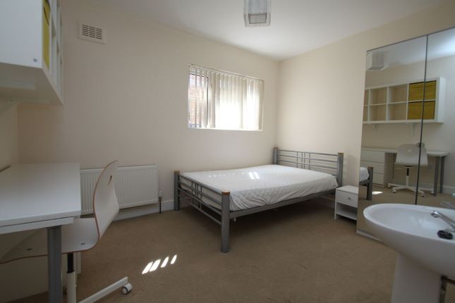 285 Wallisdown Road, Poole photo 4