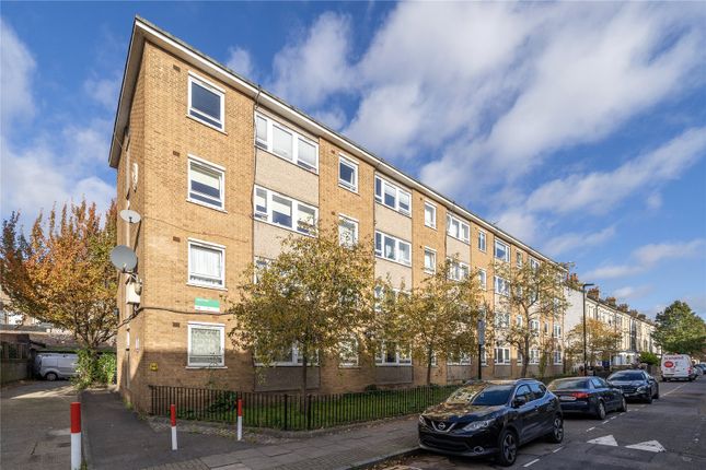 Flat for sale in Mayton Street, Islington, London