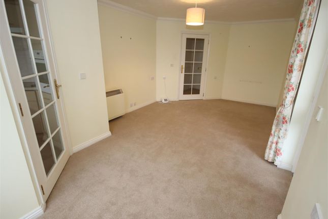 43, Castle Lodge, Chippenham photo 4