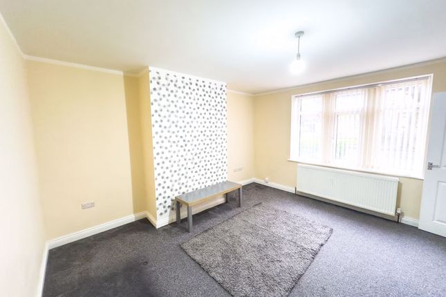 5, Smiths Avenue, Huddersfield photo 3