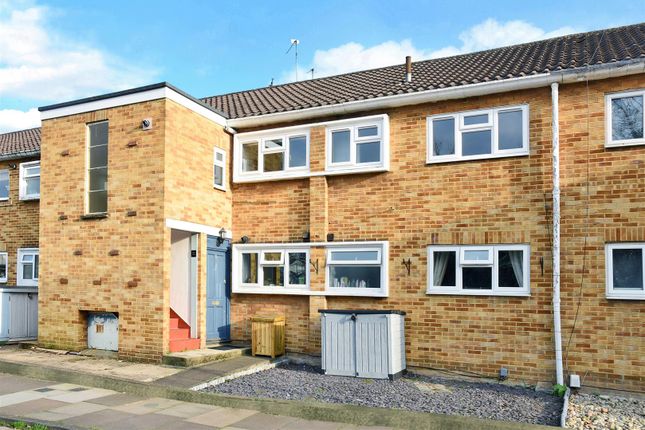 2-bed flat on 7 Dolphin Court, Dolphin Close, Surbiton, £425,000
