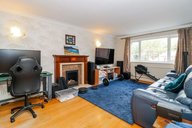 21, Highlands Lane, Gerrards Cross photo 2