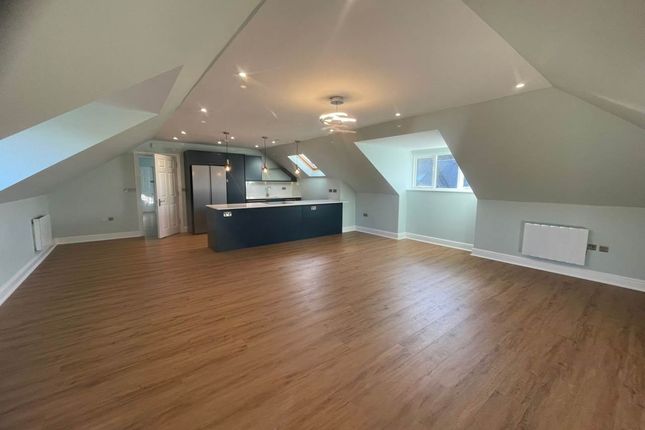 Flat to rent in Woodmill Court, London Road, Ascot