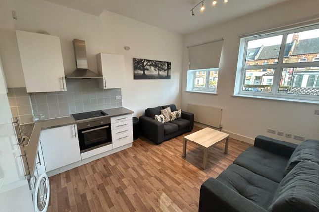 Thumbnail Flat to rent in Maple Road, Penge, London