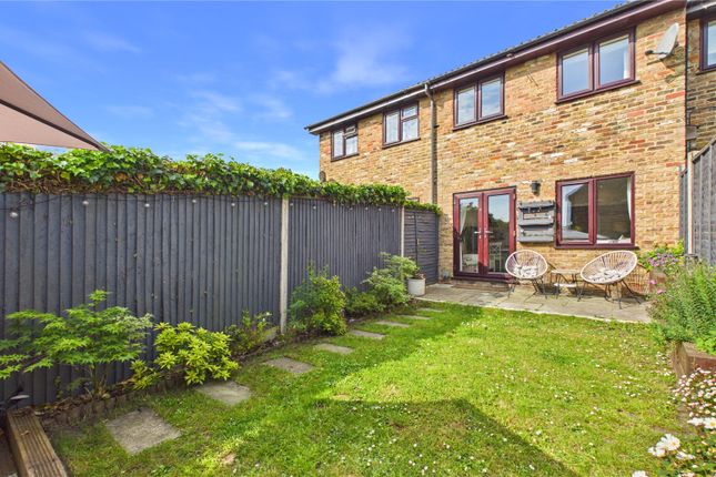 63, Spruce Drive, Surrey photo 2