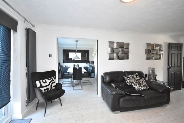 48, Lancaster Way, Northampton photo 3