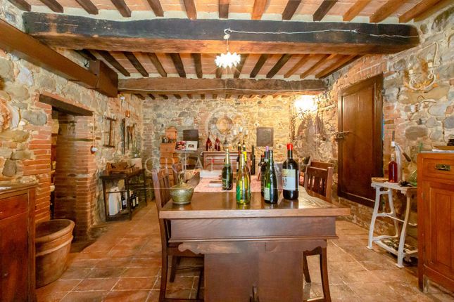 Villa for sale in San Casciano Dei Bagni, Siena, Tuscany