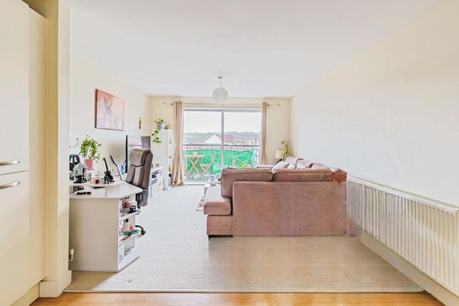 55, Canalside, Surrey photo 4