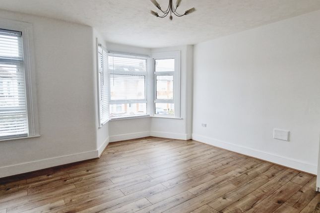 Flat 3, 20 Wellwood Road, Essex photo 4