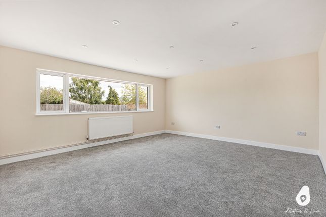 3 Swift Close, Bicester, Oxfordshire photo 2