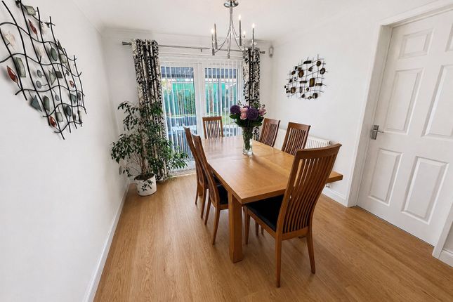 10, Hopton Close, Northamptonshire photo 4
