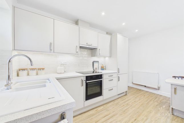 6, Denis Road, Burbage photo 2