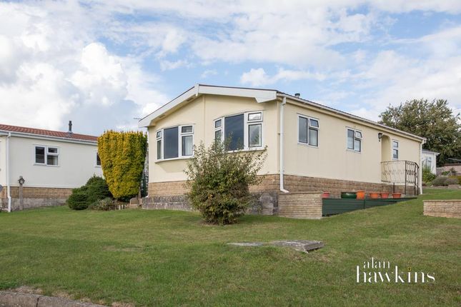 2-bed caravan on 39 Orchard Park, Rope Yard, Royal Wootton Bassett, £125,000