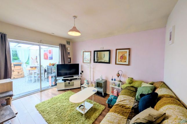 13, Foxlands Close, Staffordshire photo 3