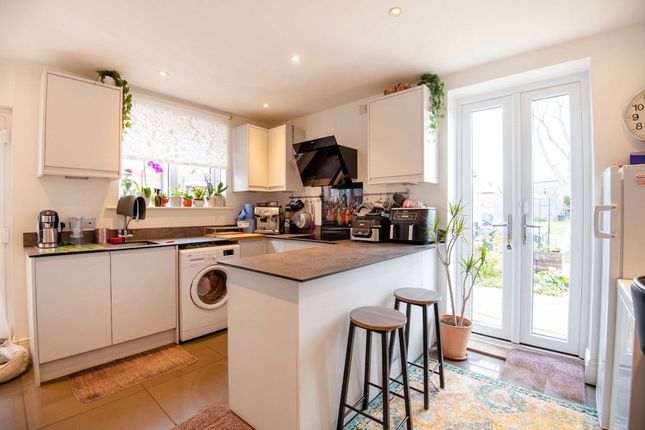 37 Abbey Road, Wellingborough photo 4