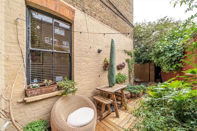 Flat 7, Cleveland House, Hackford Road, London photo 4