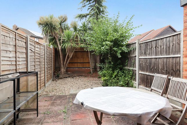 27, Windmill Field, Windlesham photo 4