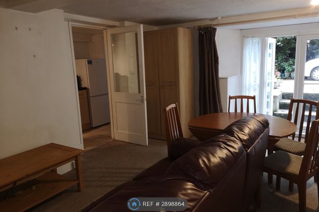 Flat, Woodlane Crescent, Falmouth photo 2