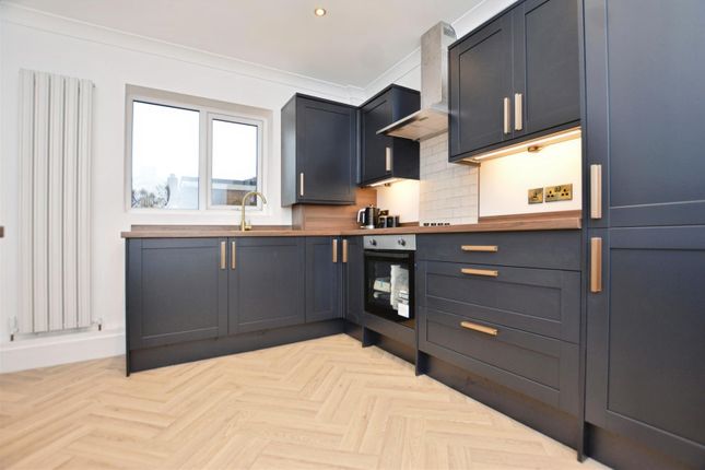 6, Thornhill Crescent, Scunthorpe photo 2