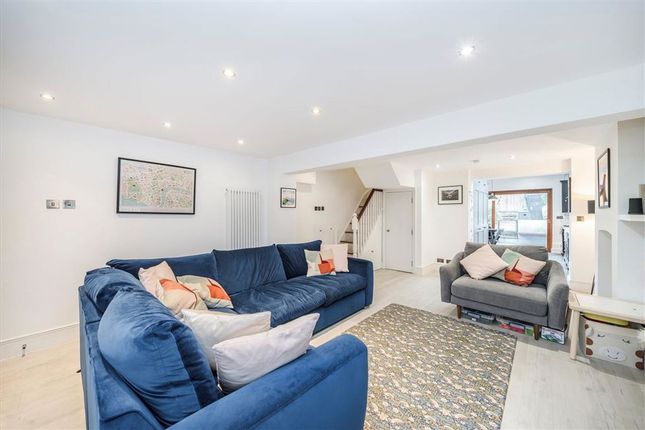 11, Catherine Grove, London photo 3