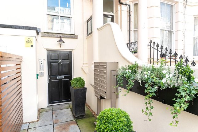 Earls Court Road, London photo 2