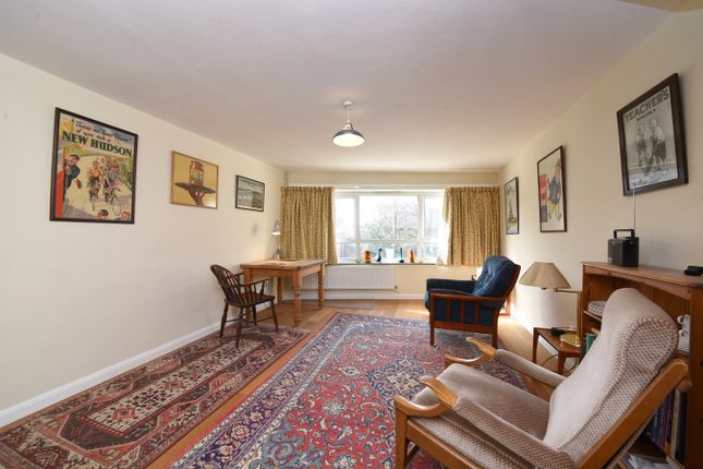Flat for sale in High Road, East Finchley