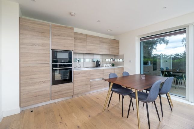 Hampton Apartments, Duke of Wellington Avenue, London photo 3